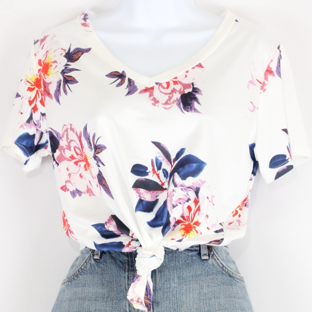 NWOT Women's Soft White Floral V-Neck Shirttail T-Shirt